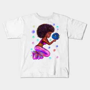 Black anime mermaid with blue tang fish and bubbles. Pretty black girl with Afro hair, green eyes, Cherry pink lips and dark brown skin. Hair love ! Kids T-Shirt